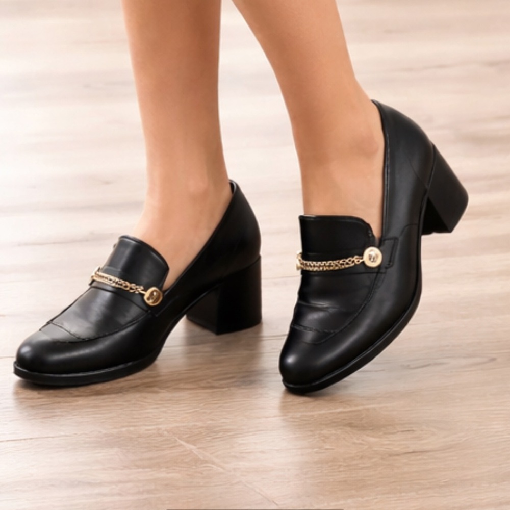 1901 Black Leather Heeled‎ Loafers Gold Chain Detail Size 7 NWOB